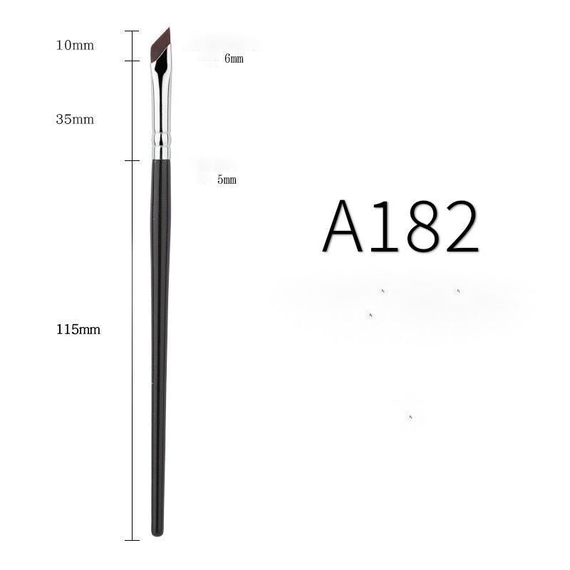 Blade eyeliner brush - V.I.P Digital Presence