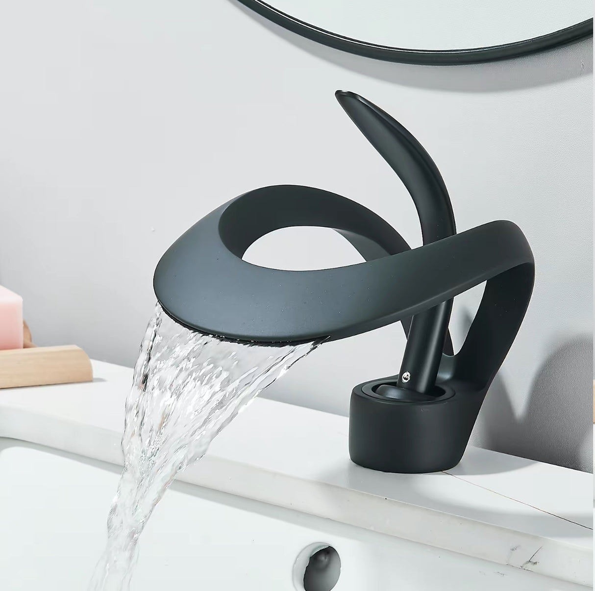 AquaFalls Chrome Tap