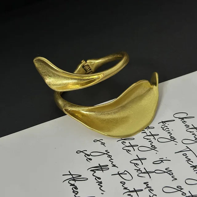 Metal leaf shaped flower bracelet bracelet - V.I.P Digital Presence