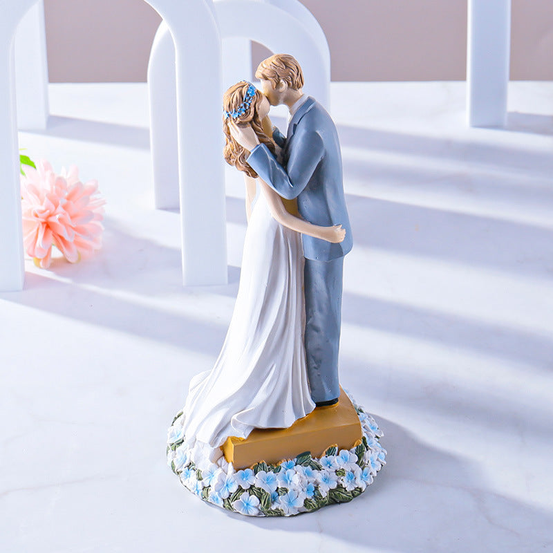 Imitation woodcut figures resin crafts couple wedding cakes living room decorations - V.I.P Digital Presence