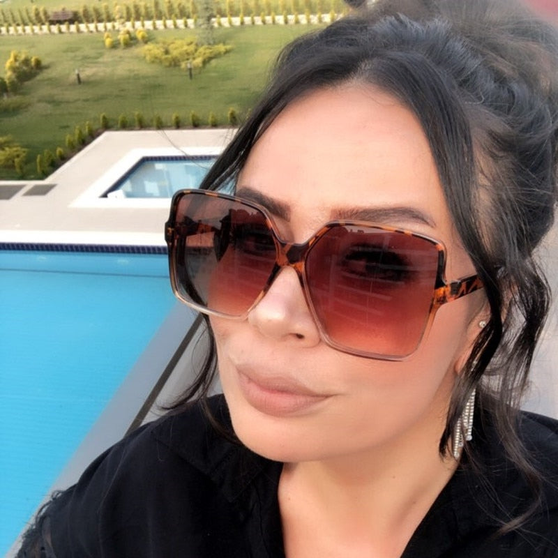 Higody Fashion Women Oversize Sunglasses Gradient Plastic Brand Designer Female Sun Glasses UV400 lentes