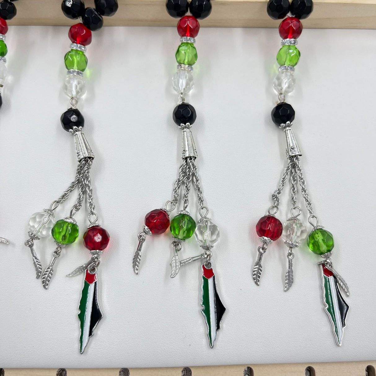 33 prayer beads in Palestinian flag colored crystal glass - V.I.P Digital Presence