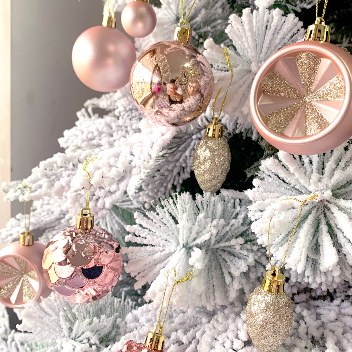 Christmas decoration 6cm electroplated ball plastic ball special-shaped painted Christmas ball gift Christmas tree pendant - V.I.P Digital Presence