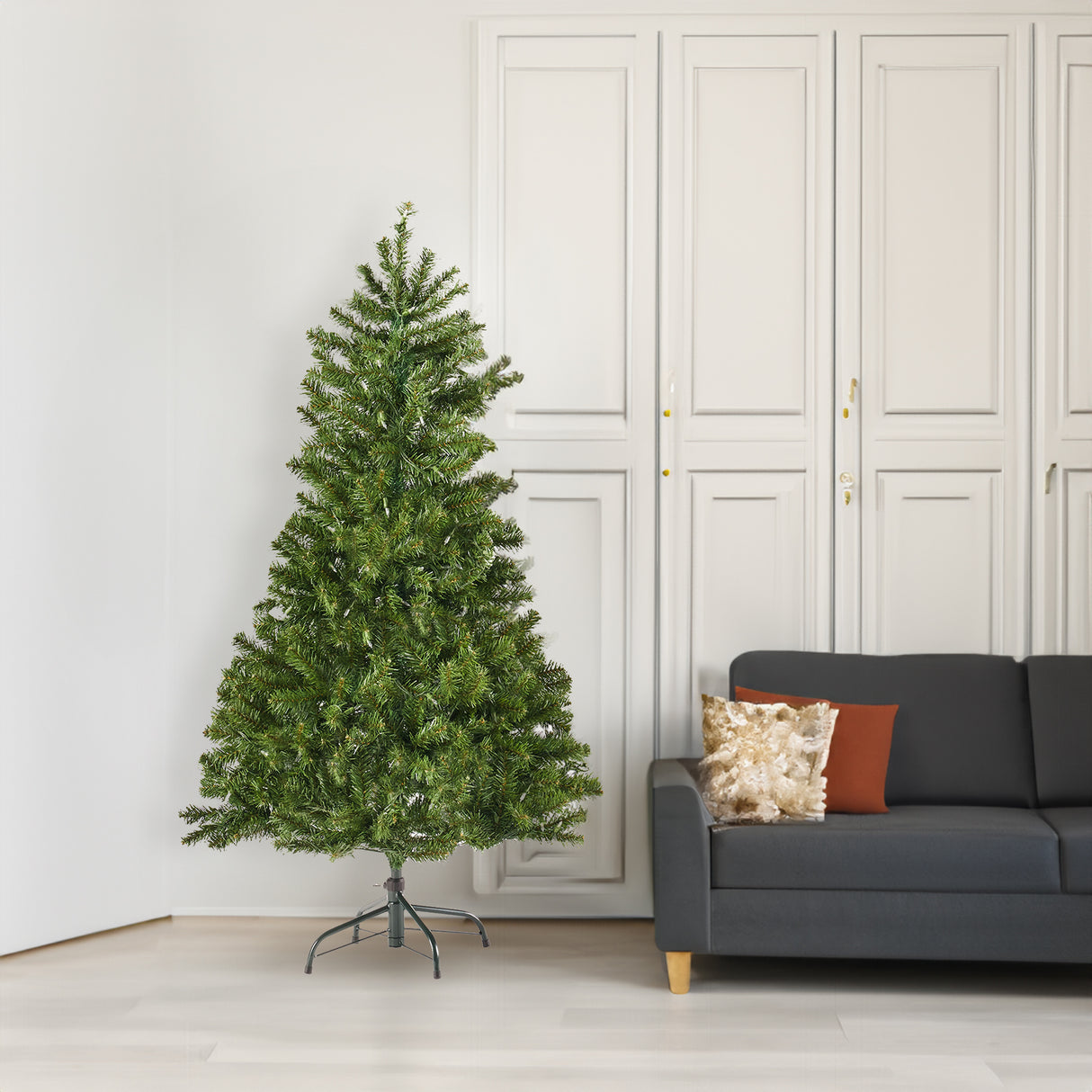 4.5' Hinged Tree with 200 Clear Lights-UL,Dia:32 - V.I.P Digital Presence