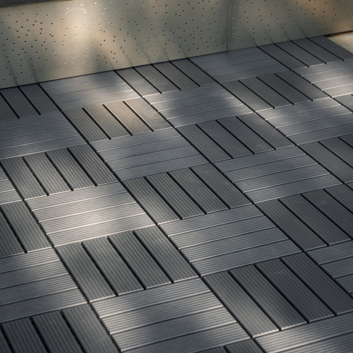 Plastic interlocking deck tiles, 44 waterproof outdoor terrace deck tiles, 12 "x12" square gray - V.I.P Digital Presence