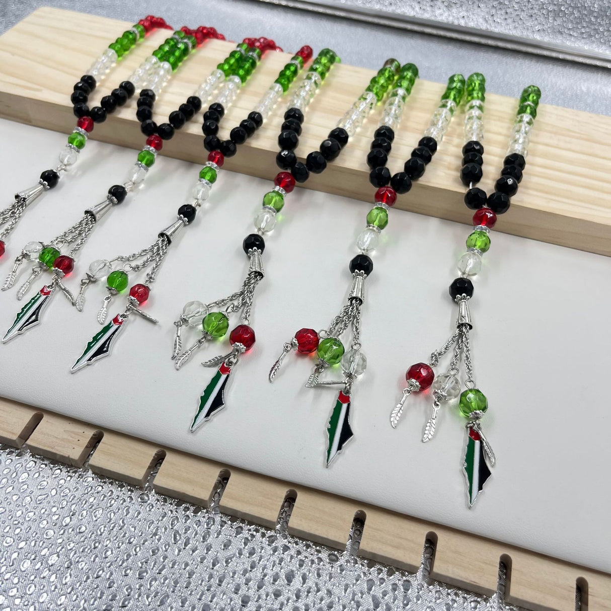 33 prayer beads in Palestinian flag colored crystal glass - V.I.P Digital Presence