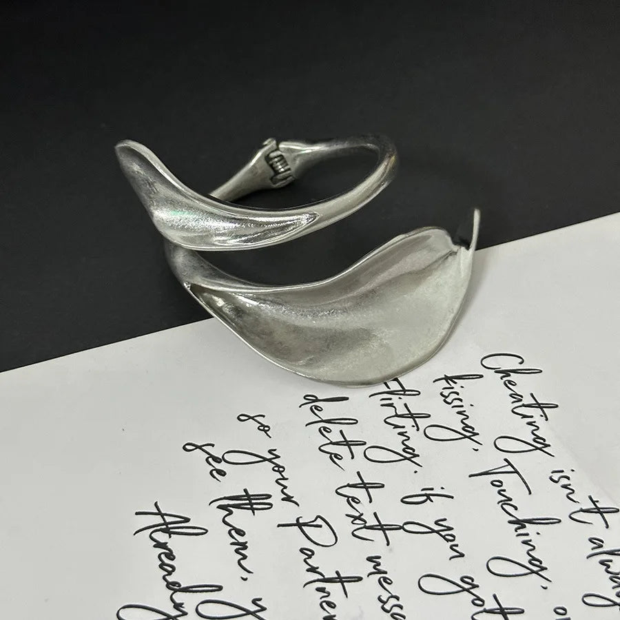 Metal leaf shaped flower bracelet bracelet - V.I.P Digital Presence