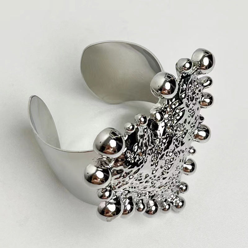 European and American niche design retro gold big love open wide metal bracelet light luxury high-end exquisite bracelet - V.I.P Digital Presence