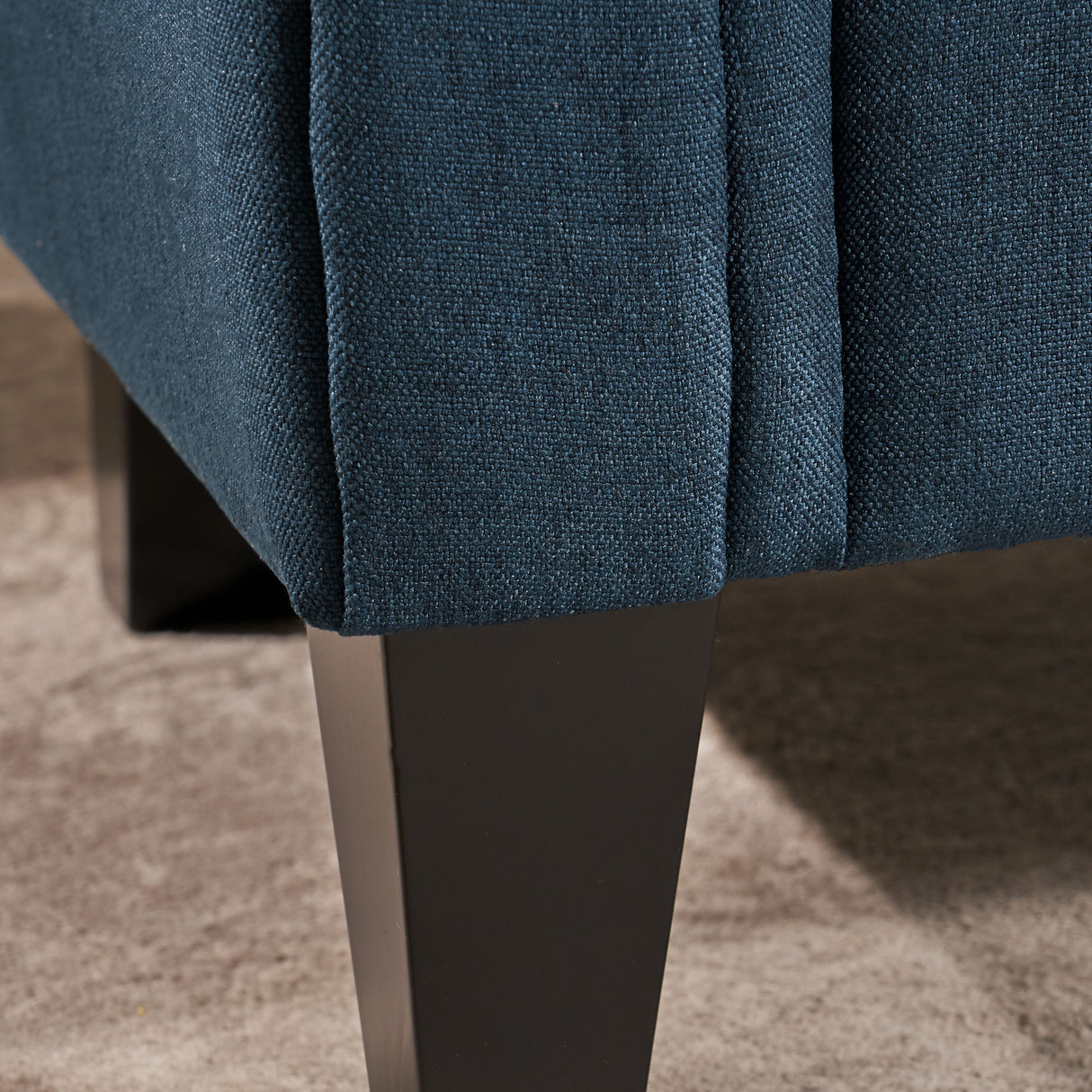 SPRINGFIELD TUFTED CHAIR - V.I.P Digital Presence