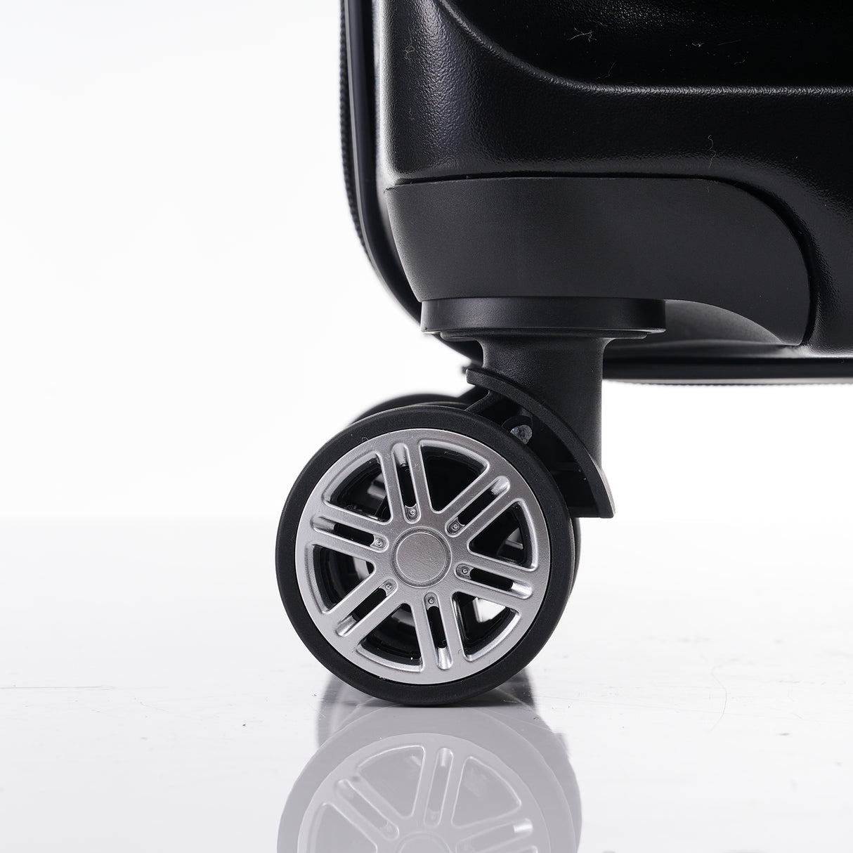 Carry-on Luggage 20 Inch Front Open Luggage Lightweight Suitcase with Front Pocket and USB Port, 1 Portable Carrying Case Black