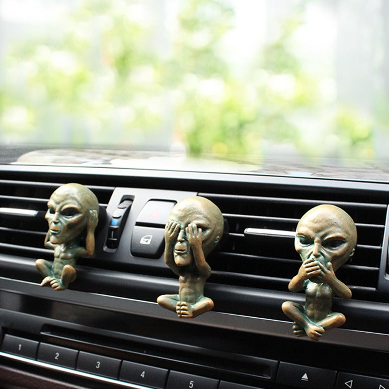 Alien aromatherapy clip decoration resin car air conditioning vent aromatherapy clip decoration - V.I.P Digital Presence