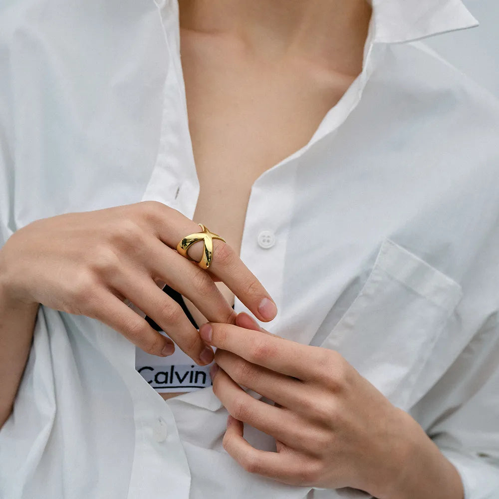 18K Gold-Plated Crisscross Ring - V.I.P Digital Presence