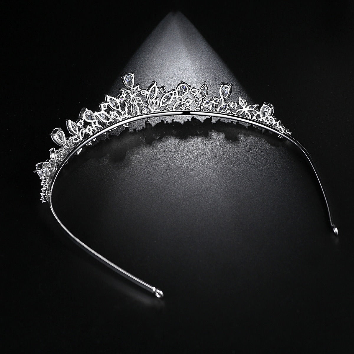 Hair accessories, hair bands, copper zircon inlaid with fashionable temperament, bride's simple Korean version of banquet crown headwear - V.I.P Digital Presence