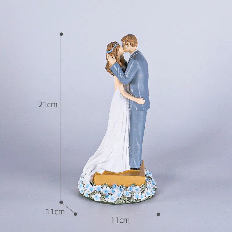 Imitation woodcut figures resin crafts couple wedding cakes living room decorations - V.I.P Digital Presence