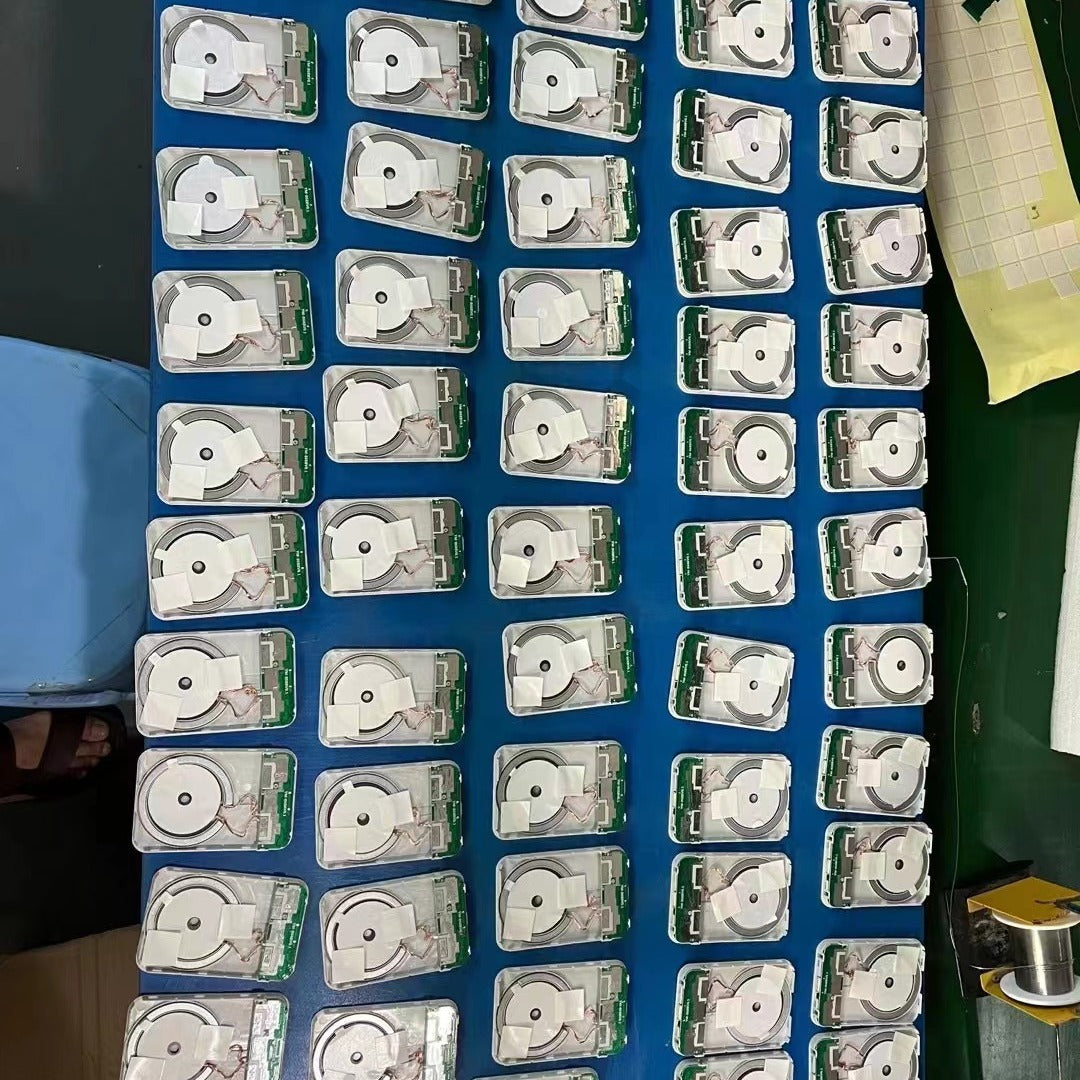 Magnetic wireless power bank suitable for Apple 8-15 Pro Max wireless back clip battery, compact, portable and universal - V.I.P Digital Presence