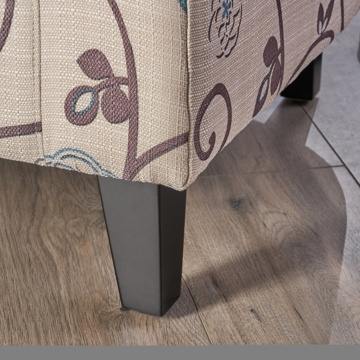 PLAZA CLUB CHAIR - V.I.P Digital Presence