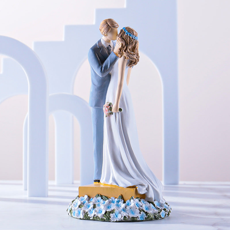 Imitation woodcut figures resin crafts couple wedding cakes living room decorations - V.I.P Digital Presence