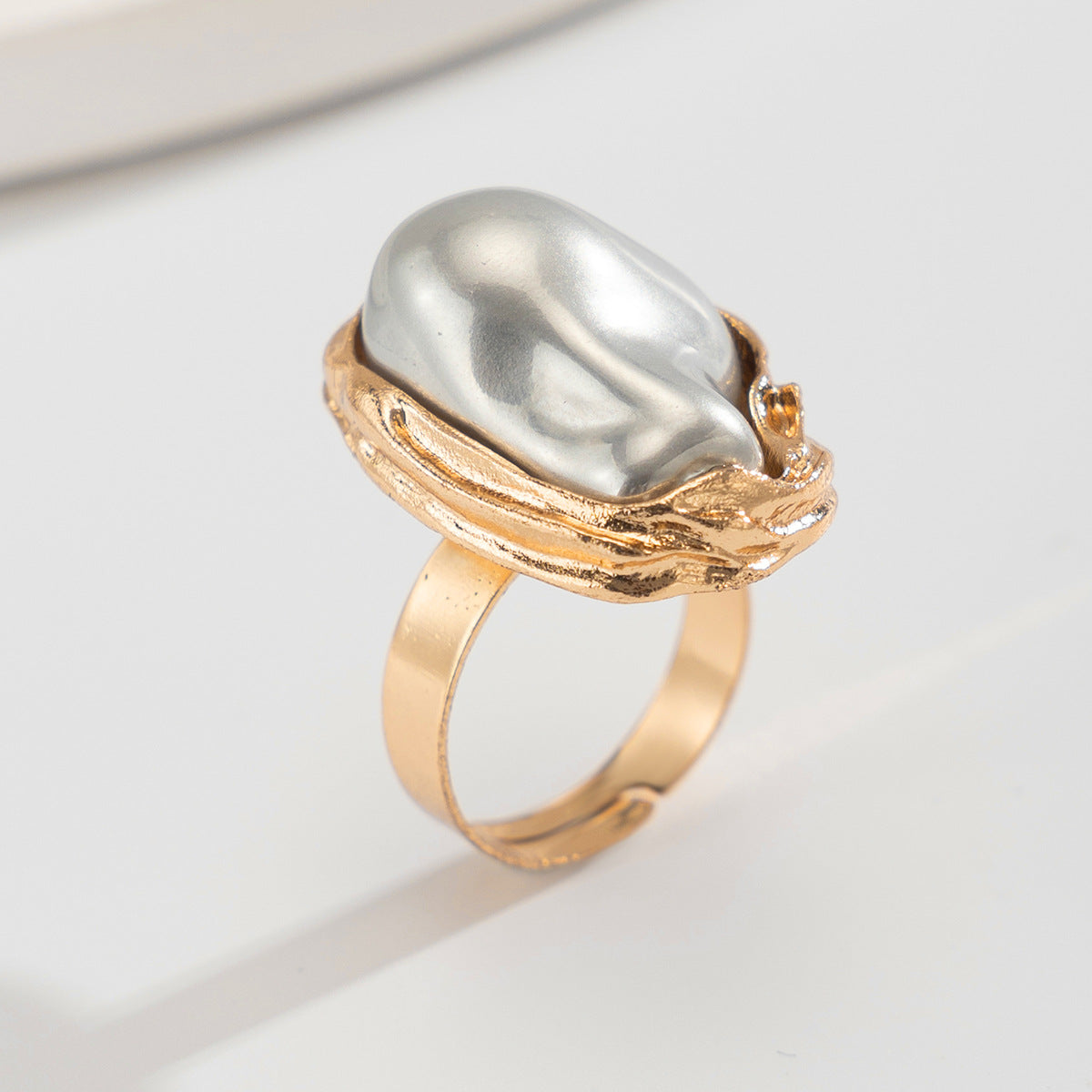 New Baroque inlaid irregular pearl rings, retro irregular alloy rings - V.I.P Digital Presence
