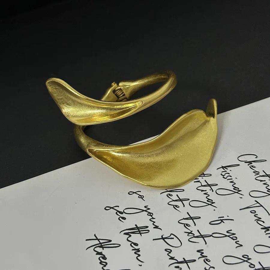 Metal leaf shaped flower bracelet bracelet - V.I.P Digital Presence