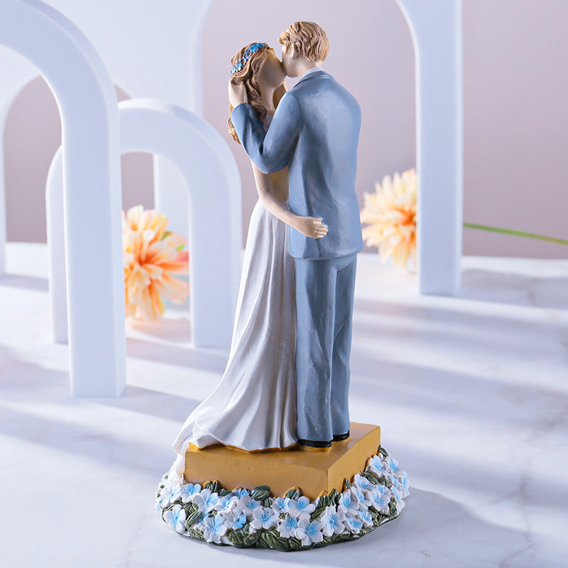 Imitation woodcut figures resin crafts couple wedding cakes living room decorations - V.I.P Digital Presence