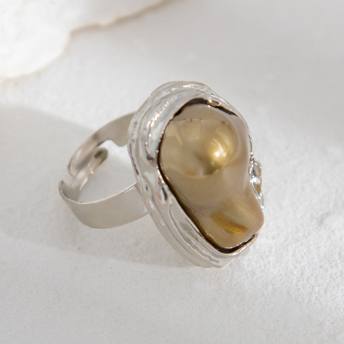 New Baroque inlaid irregular pearl rings, retro irregular alloy rings - V.I.P Digital Presence
