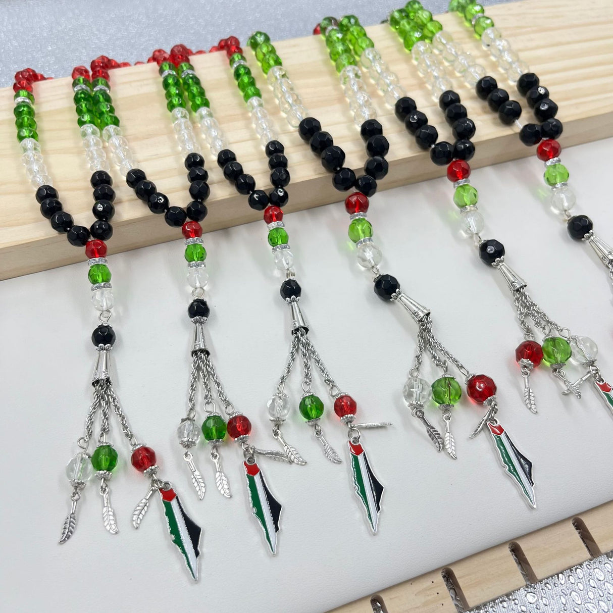 33 prayer beads in Palestinian flag colored crystal glass - V.I.P Digital Presence