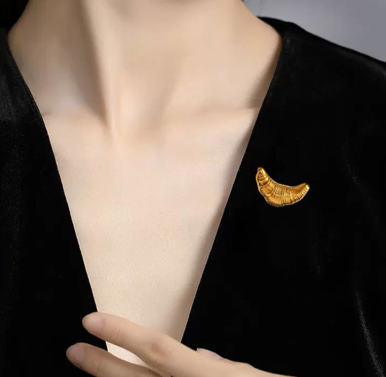 Croissant corsage brooch high-end female design niche silver croissant internet celebrity couple badge - V.I.P Digital Presence