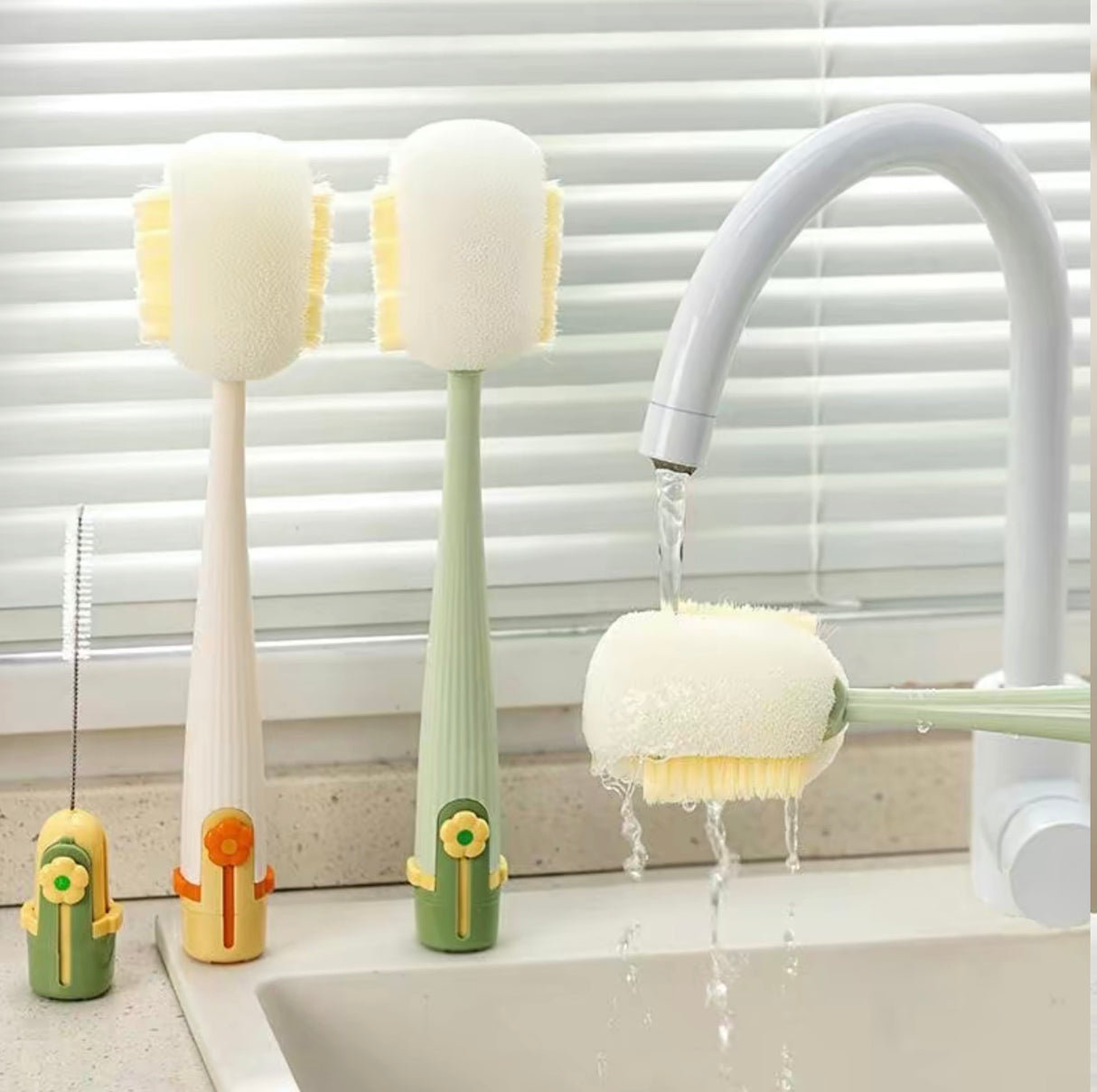 CleanSip Brush Cleaner