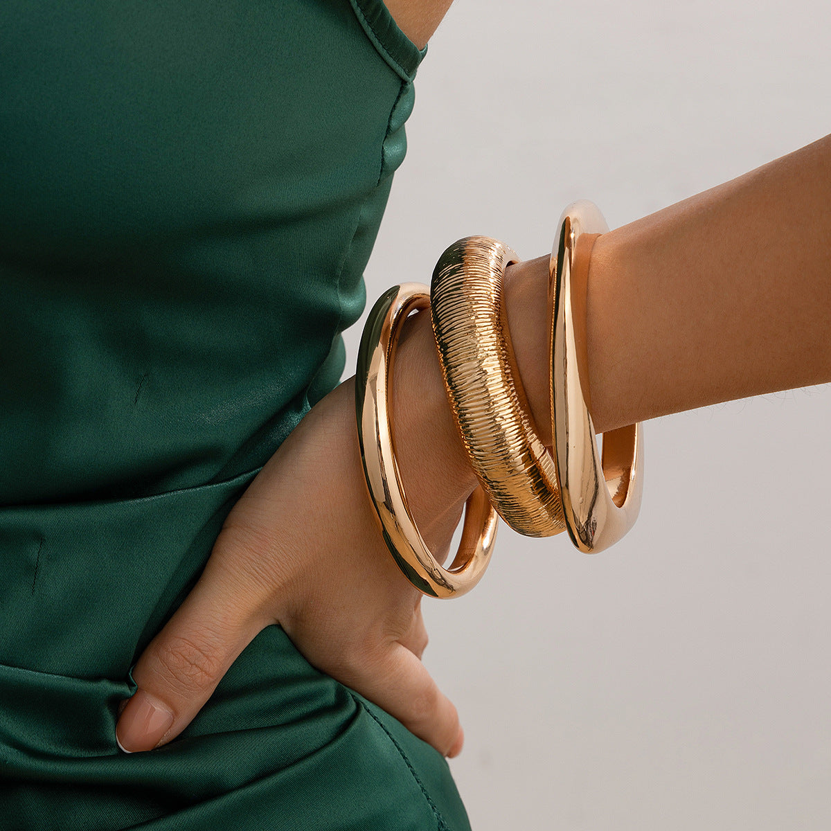Design sense: Geometric square smooth circular ring bracelet, niche hollow alloy bracelet - V.I.P Digital Presence