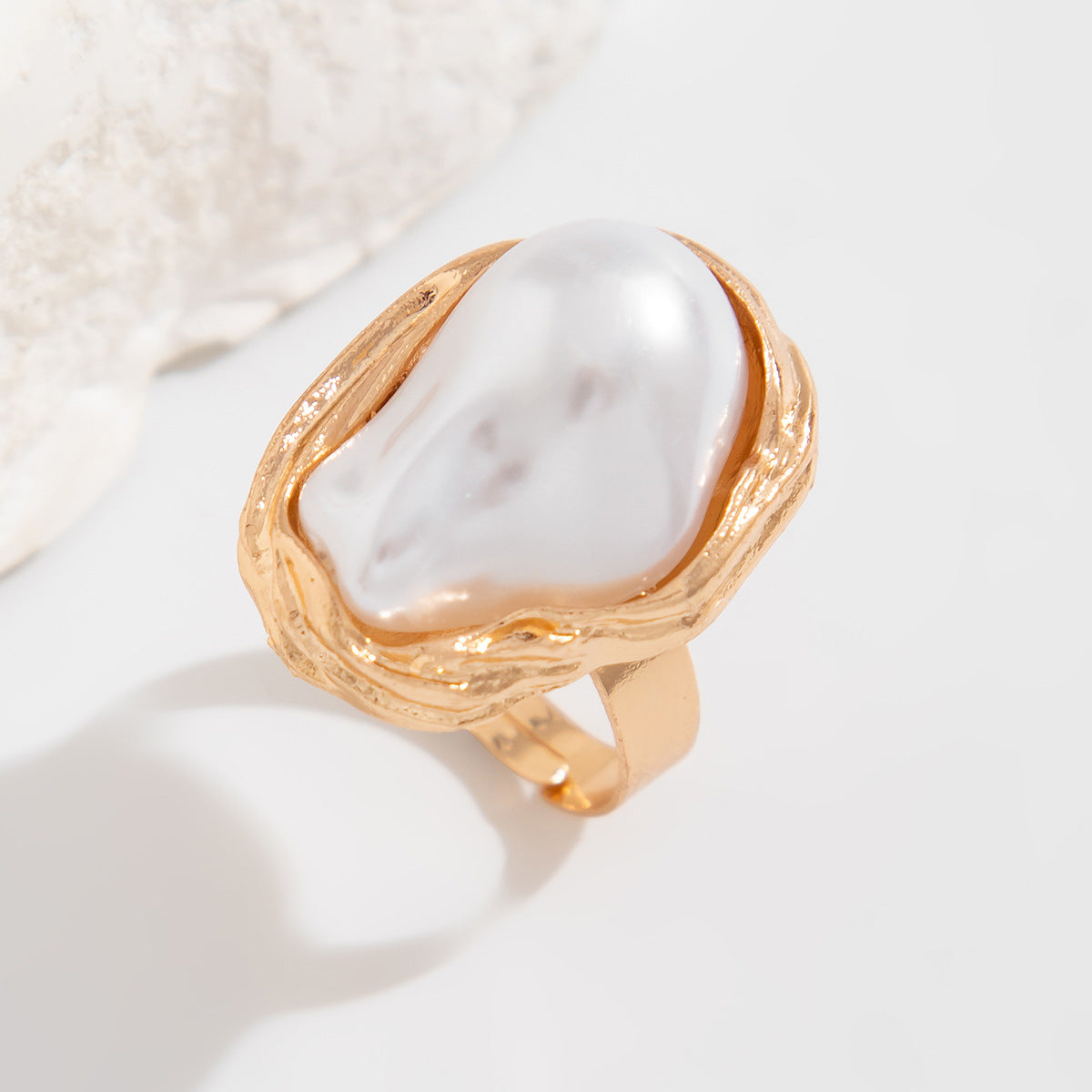 New Baroque inlaid irregular pearl rings, retro irregular alloy rings - V.I.P Digital Presence