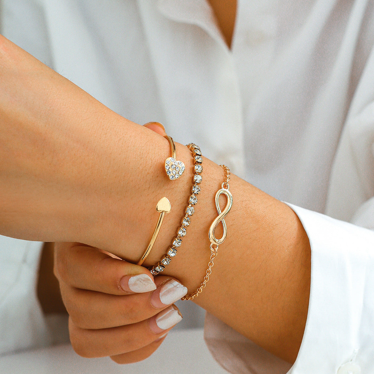 Retro heart-shaped full diamond chain 8-shaped bracelet, simple geometric rhinestone micro inlaid versatile bracelet for women - V.I.P Digital Presence