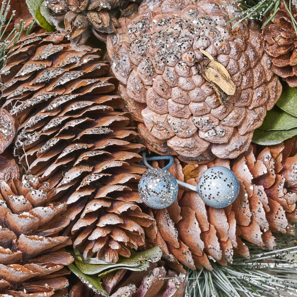 18.5'' PINE CONE WREATH - V.I.P Digital Presence