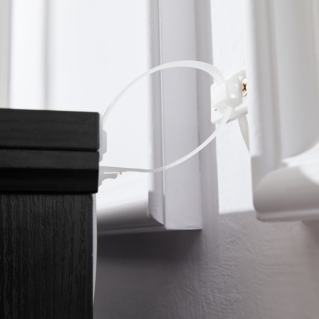 Modern 3 Drawer Bedroom Chest of Drawers with 7 Drawers Dresser, Clothes Organizer -Metal Pulls Black, 47.6″L x 15.7″W x 26.6″H - V.I.P Digital Presence