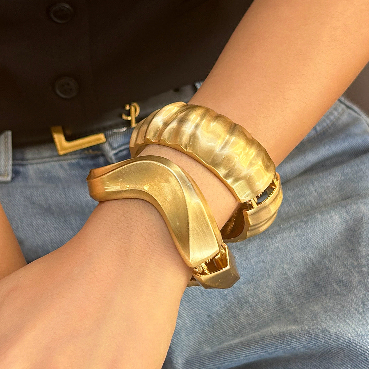 Irregular edged spring bracelet ins wind metallic folds Bracelet smooth surface - V.I.P Digital Presence