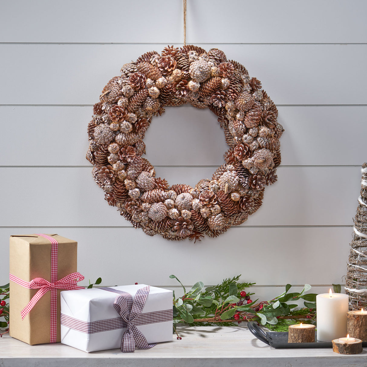 18.5'' PINE CONE WREATH - V.I.P Digital Presence