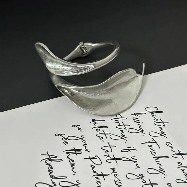 Metal leaf shaped flower bracelet bracelet - V.I.P Digital Presence