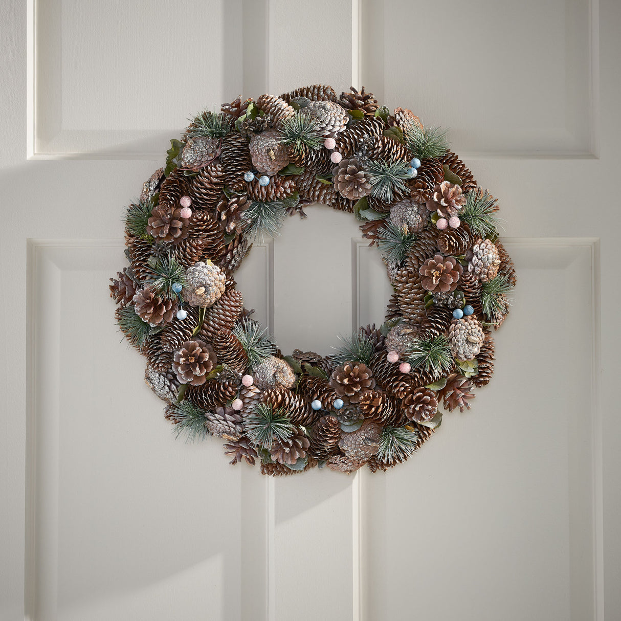 18.5'' PINE CONE WREATH - V.I.P Digital Presence