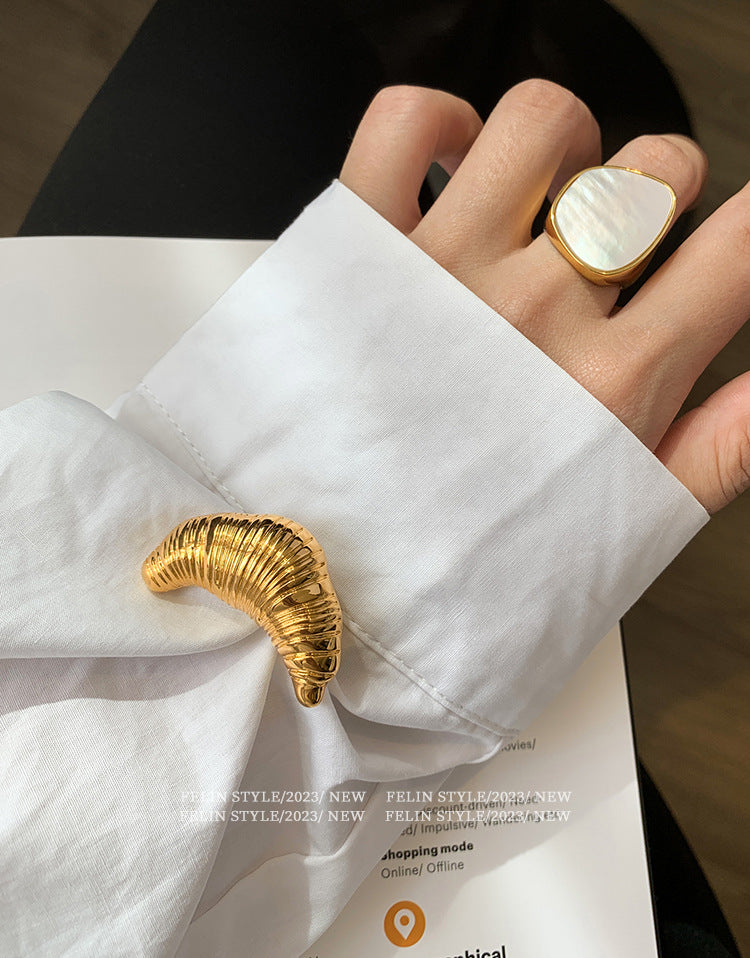 Croissant corsage brooch high-end female design niche silver croissant internet celebrity couple badge - V.I.P Digital Presence