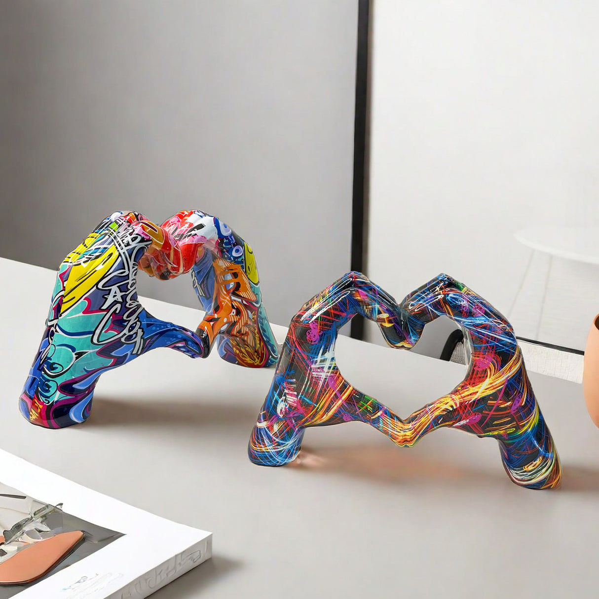 Internet celebrity graffiti, love gesture ornaments, home living rooms, offices, desktop exhibition halls, resin handicrafts, decorative products - V.I.P Digital Presence