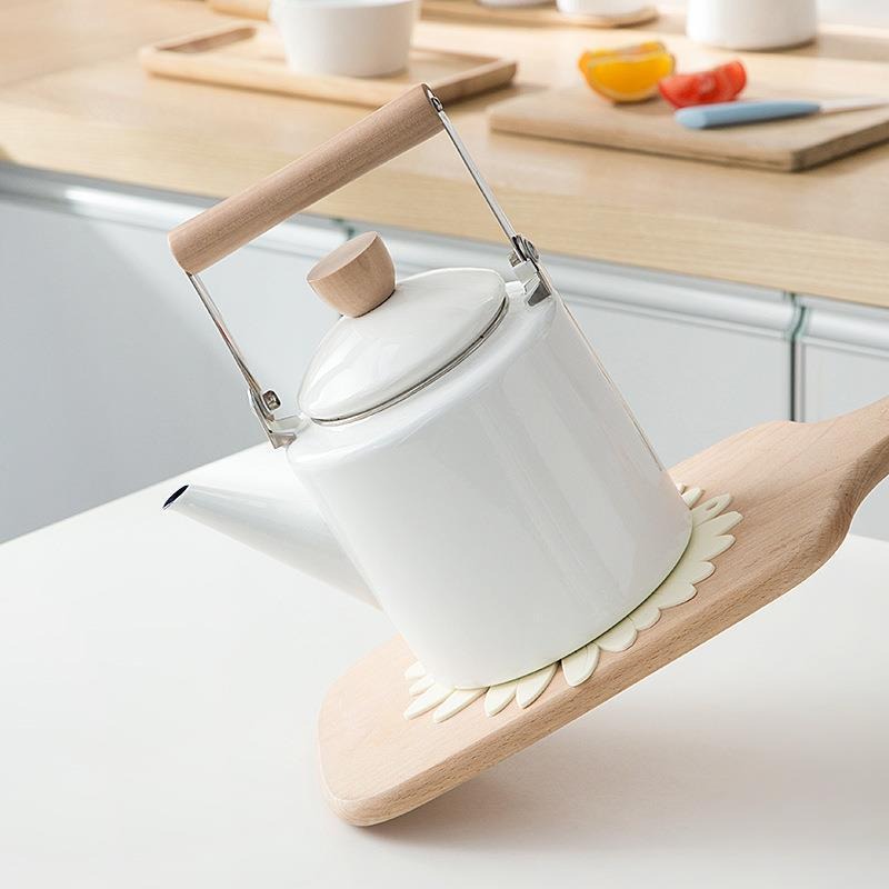 Minimal heat insulation mat, cup mat, European dining table, PVC anti slip and waterproof Nordic dish mat, bowl mat - V.I.P Digital Presence