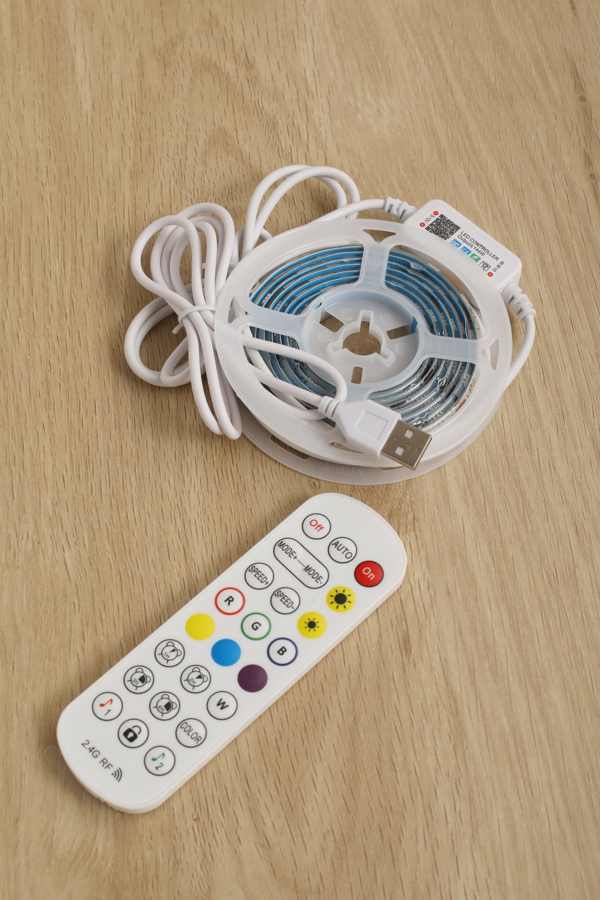 Engraved 3-door side panel with LED, self-service cabinet storage cabinet, modern coffee bar cabinet with adjustable shelf - V.I.P Digital Presence