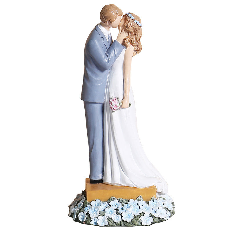 Imitation woodcut figures resin crafts couple wedding cakes living room decorations - V.I.P Digital Presence