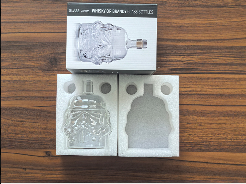 High borosilicate heat-resistant and cold resistant glass wine bottle Star Wars White Soldier glass wine bottle creative decanter liquor dispenser - V.I.P Digital Presence