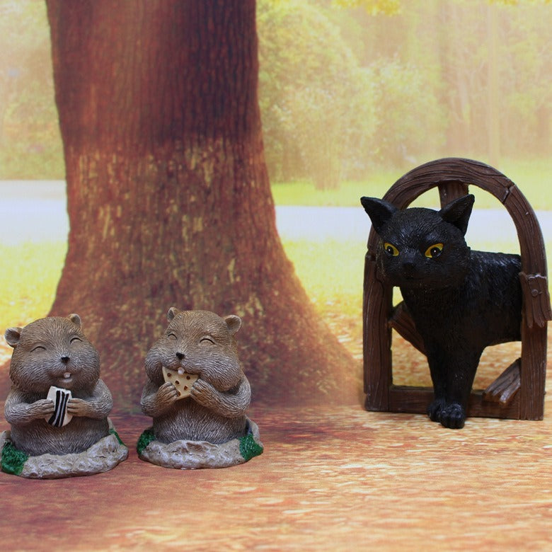 Cat and mole gardening decorative resin ornaments - V.I.P Digital Presence