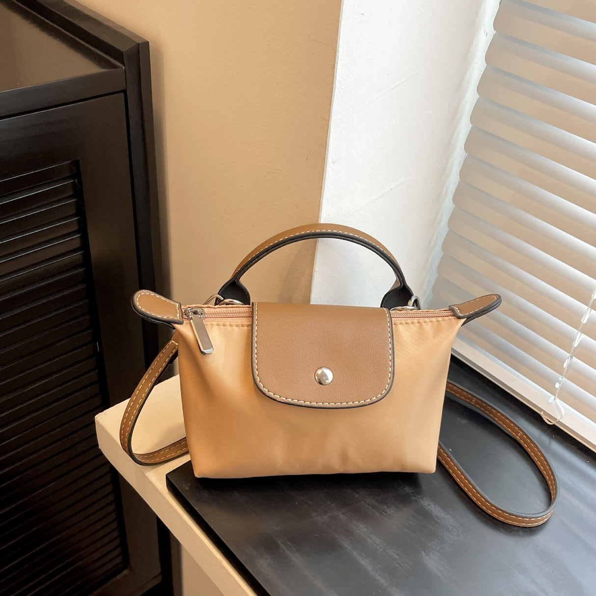 Retro fashion versatile women's bag, shoulder crossed, carrying high-end nylon dumpling bag - V.I.P Digital Presence