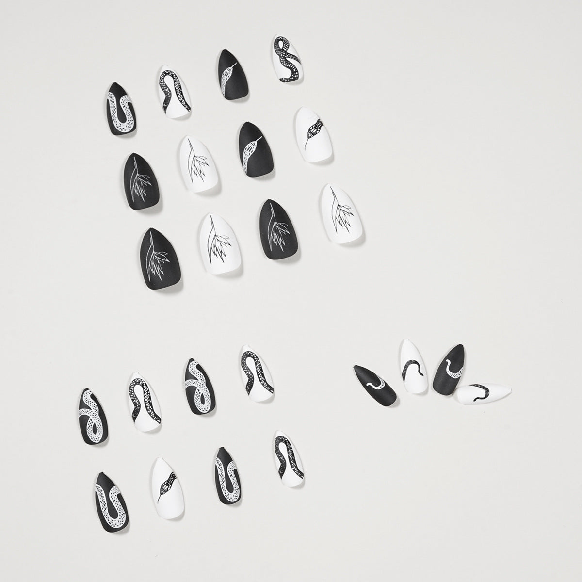 Dark Snake Pattern Mandarin Duck Wearing Manicure Fake Nail Manicure Patch Nail Patch Waterproof Removable Nail - V.I.P Digital Presence