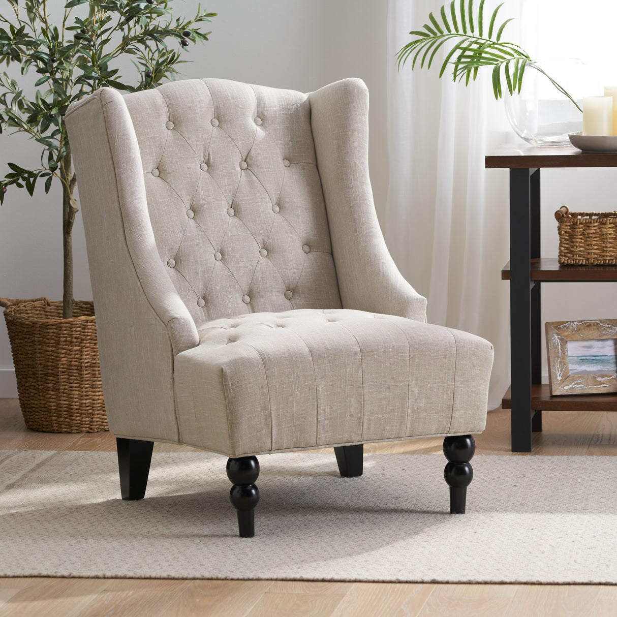 HI-BACK CLUB CHAIR - V.I.P Digital Presence