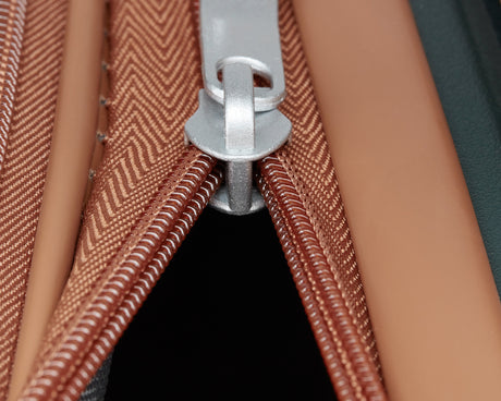 Luggage set of 4 pieces (14/20/24/28) with 4 360 degree silent rotating wheels made of PP material and durable TSA lock - V.I.P Digital Presence