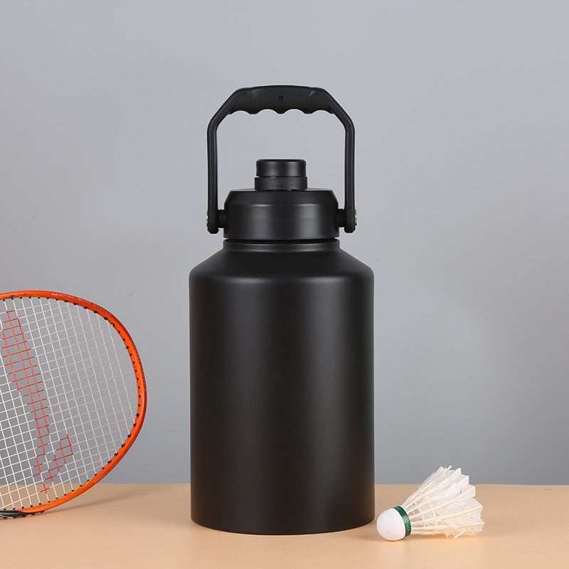 Botella de agua deportiva de acero inoxidable con doble pared, de medio galón, con aislamiento, de 64 oz y 128 oz, con asa