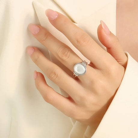 Vintage white seashell charming ring index finger ring accessory - V.I.P Digital Presence